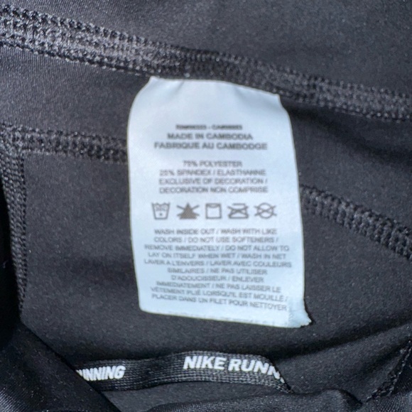 NIKE DriFit Epic LUX black Capri Leggings women’s size medium - side pockets - Picture 17 of 17